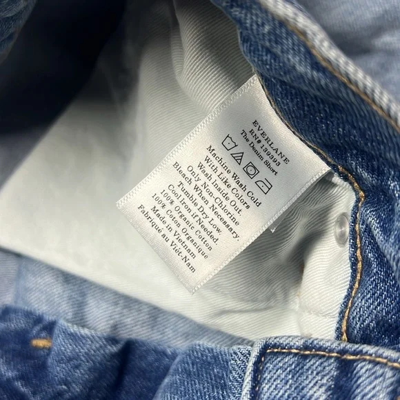 Everlane Woman’s High Rise Distressed Denim Mom Shorts Size 28 - Picture 4 of 10